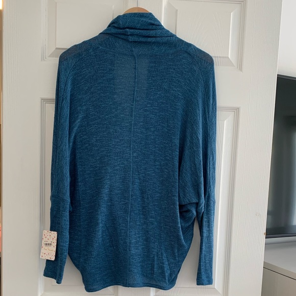 Free People Sweater - Picture 5 of 10